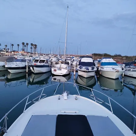 Bateau Standing A Quai Confort بوتيل سانت ماري لا مير
